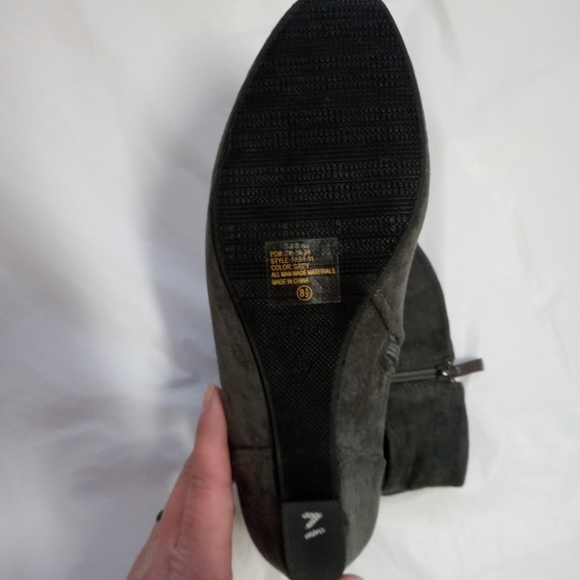 Faux Suede Ankle Boots Slight Heeled Zippered Gray - Picture 6 of 9